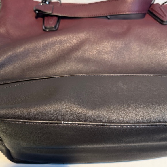 Simply Vera Vera Wang Burgundy and Black Shoulder Bag - Picture 11 of 15